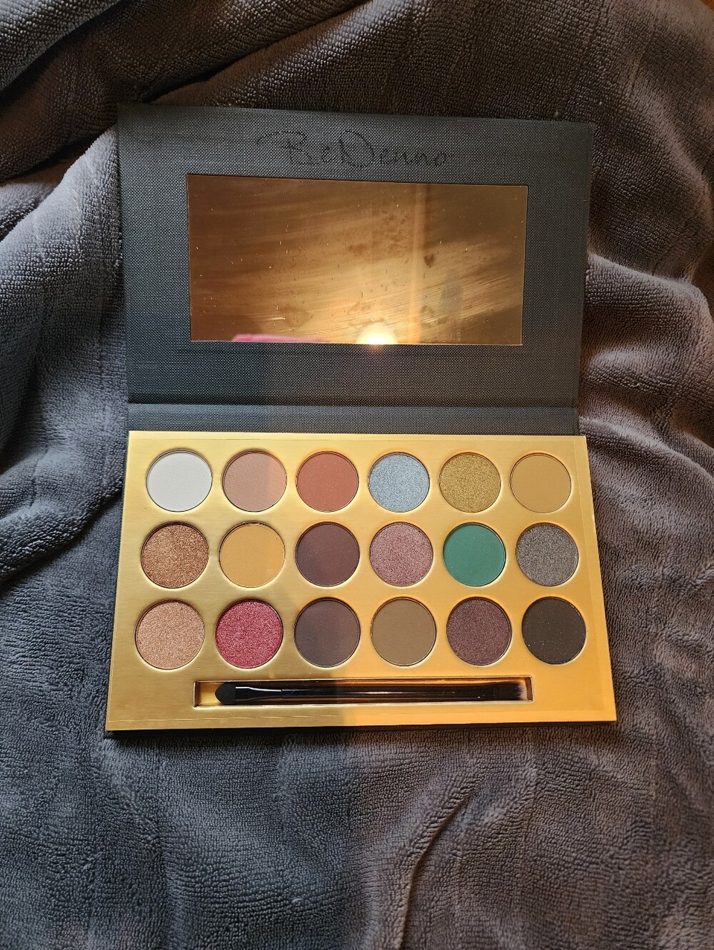 BeDenno 18-Colors Eyeshadow Palette - Neutral Brown Tones